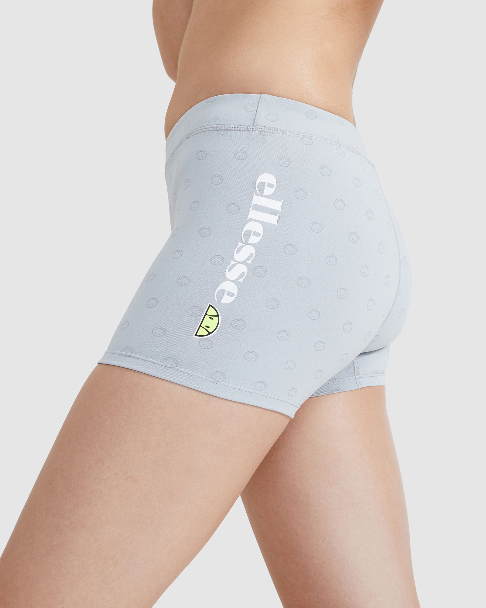 Smiley x ellesse. Shorts Nostra