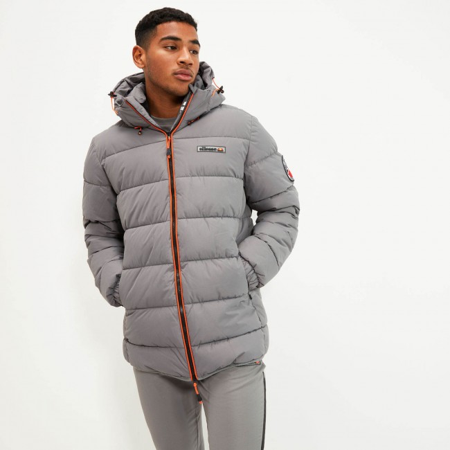 Encontramos el abrigo de hombre Ellesse ideal para mantener el estilo en  invierno - Showroom