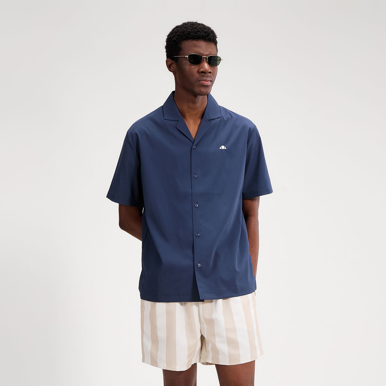 Camisa de manga corta para hombre...