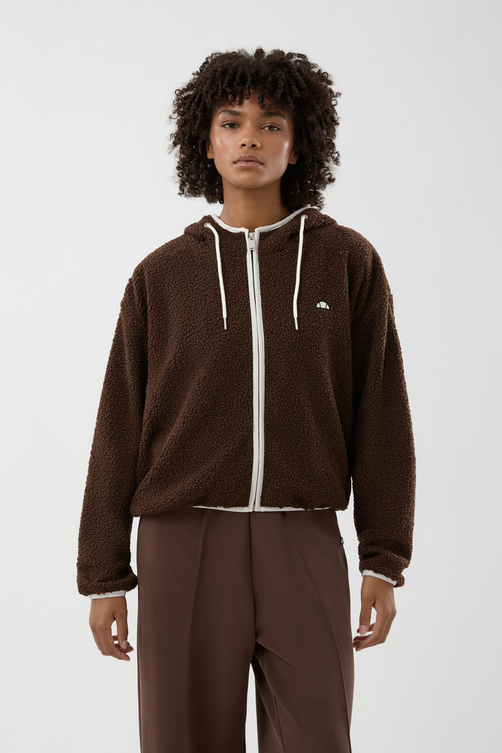 Sudadera con capucha y cremallera...