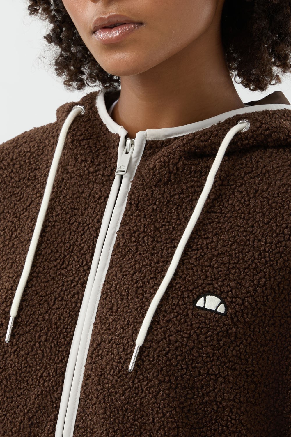 Sudadera con capucha y cremallera...