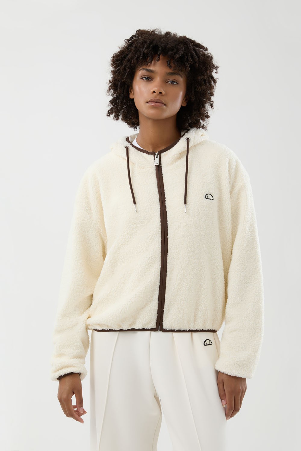 Sudadera con capucha y cremallera...