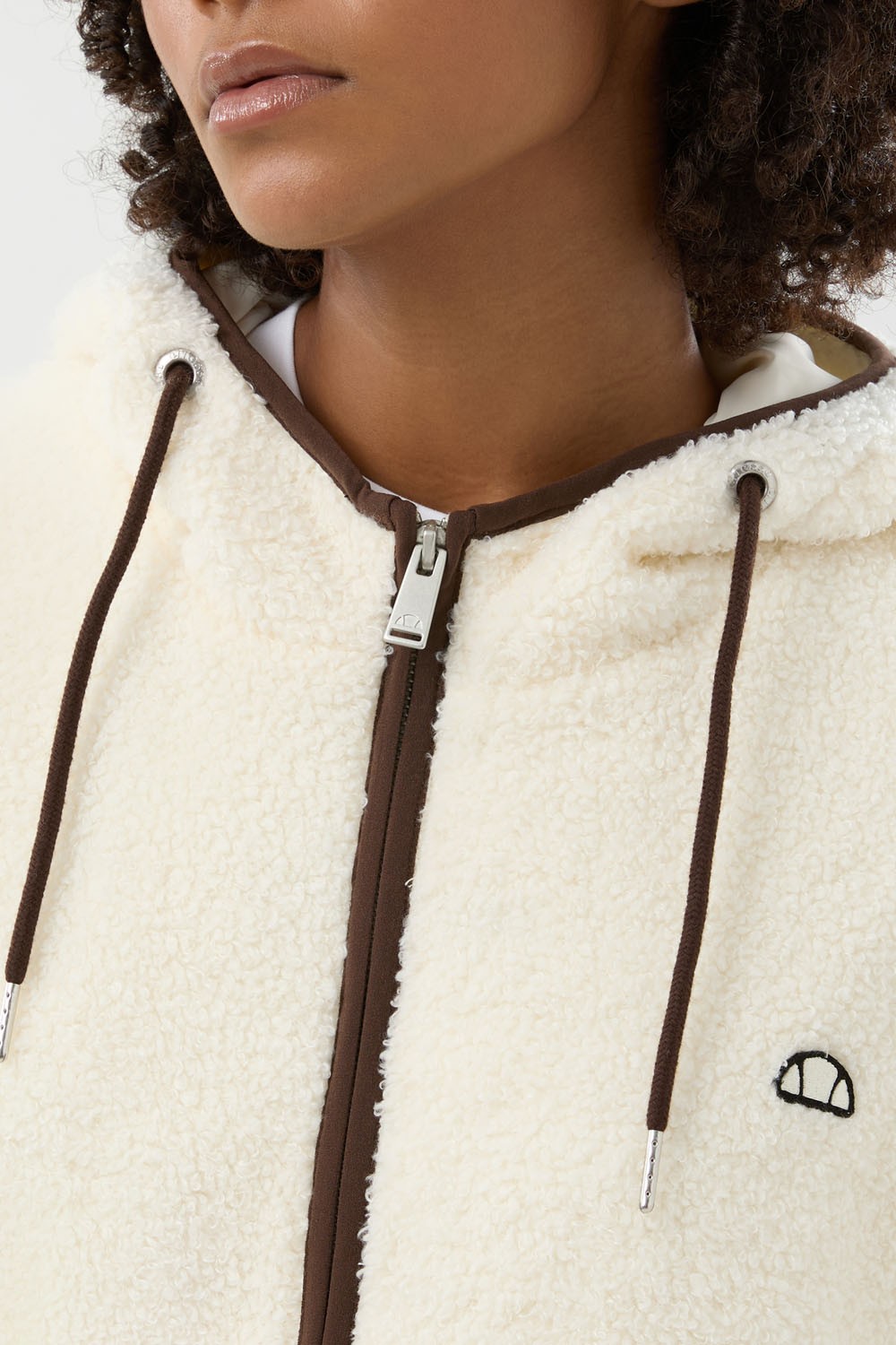 Sudadera con capucha y cremallera...