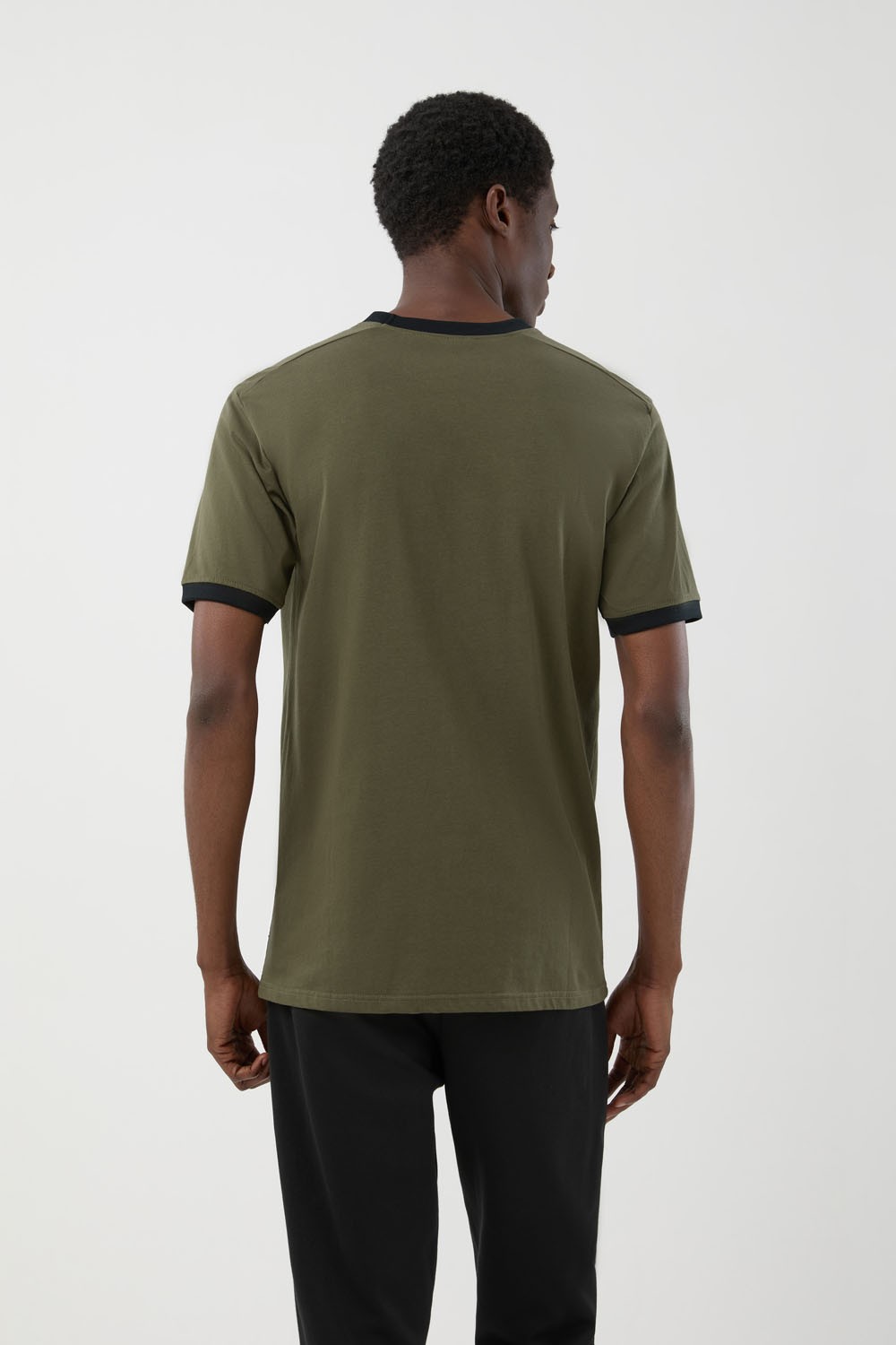 Camiseta de manga corta para hombre...